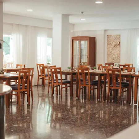 Roc Oberoy - Adults Only 4*