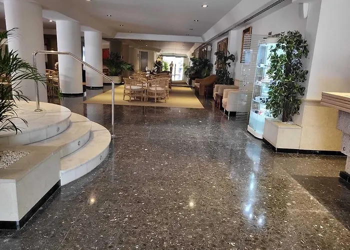 Roc Oberoy - Adults Only 4*