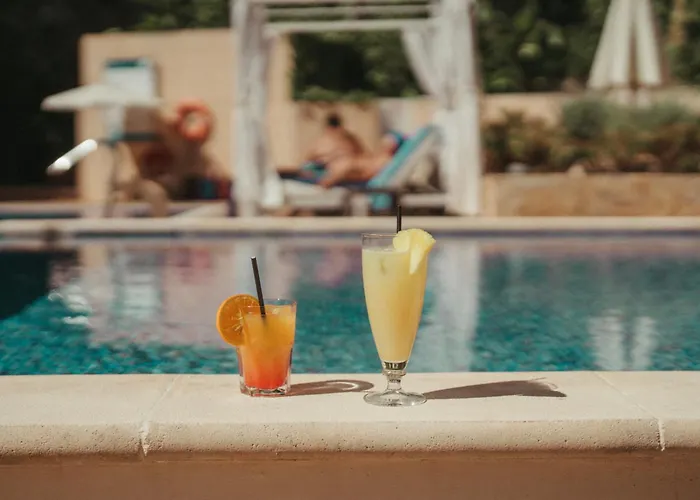 Roc Oberoy - Adults Only 4*