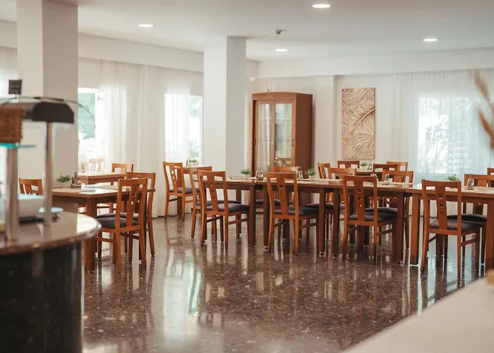 Roc Oberoy - Adults Only 4*