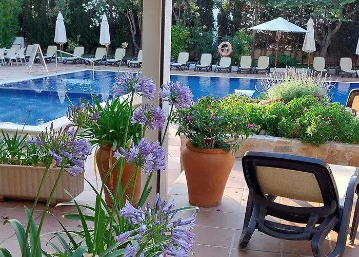 Roc Oberoy - Adults Only Готель