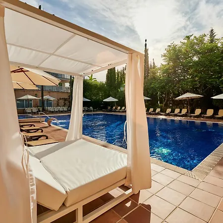 Roc Oberoy - Adults Only 4*