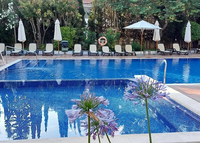 Roc Oberoy - Adults Only Пагуэра